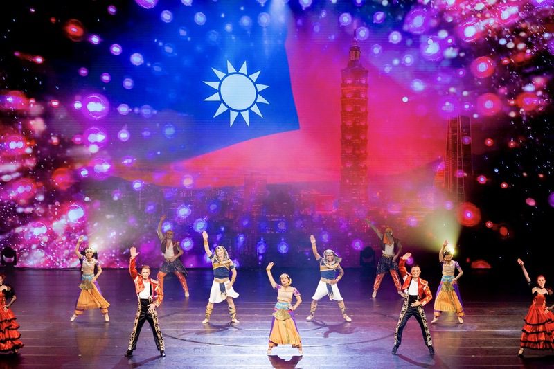 義大世界搶先歡慶15週年 皇家劇院全新鉅作《奇幻之旅-狂舞盛宴》盛大登場 義大世界搶先歡慶15週年 皇家劇院全新鉅作《奇幻之旅-狂舞盛宴》盛大登場