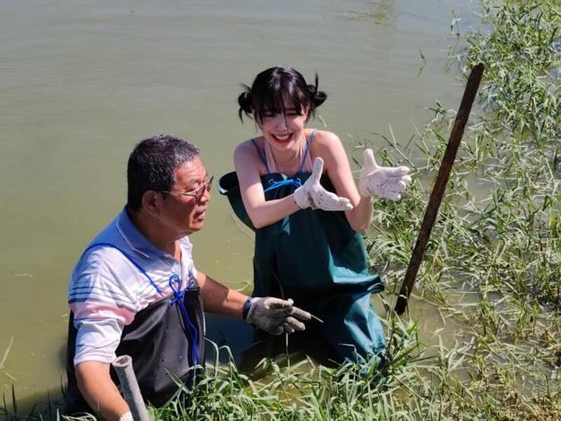 南韓女星尹到怡台南品嚐台灣鯛 與黃偉哲共煮家常菜 南韓女星尹到怡台南品嚐台灣鯛 與黃偉哲共煮家常菜