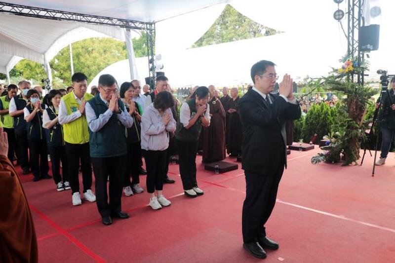 白河大仙寺傳證法師圓寂 國策顧問康銀壽代表總統頒發褒揚令 台南市長黃偉哲致贈卓越市民表揚狀 白河大仙寺傳證法師圓寂 國策顧問康銀壽代表總統頒發褒揚令 台南市長黃偉哲致贈卓越市民表揚狀