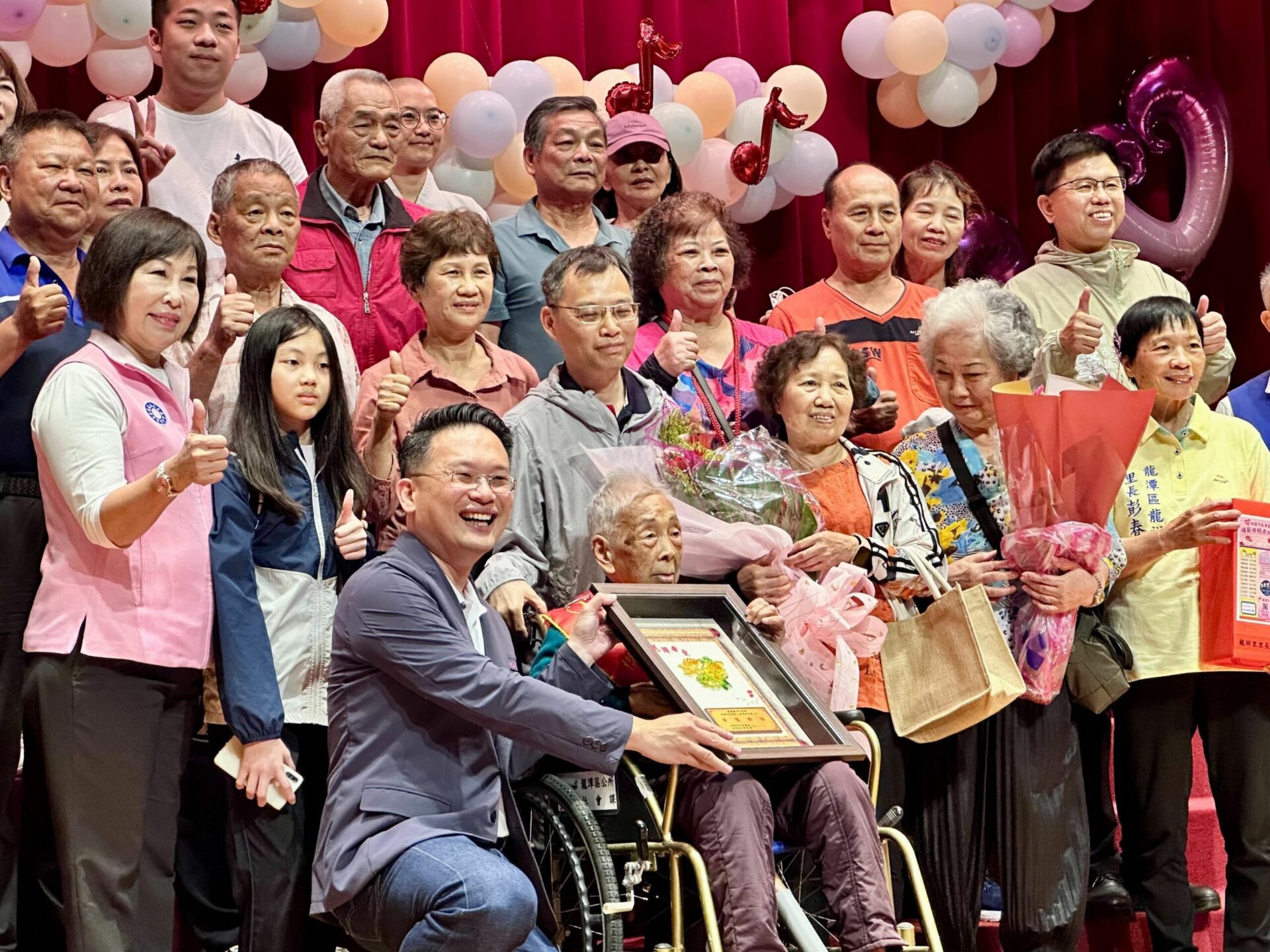 八德龍潭區聯合表揚模範母親 蘇俊賓盛讚媽媽們為社會注入溫暖力量 八德龍潭區聯合表揚模範母親 蘇俊賓盛讚媽媽們為社會注入溫暖力量