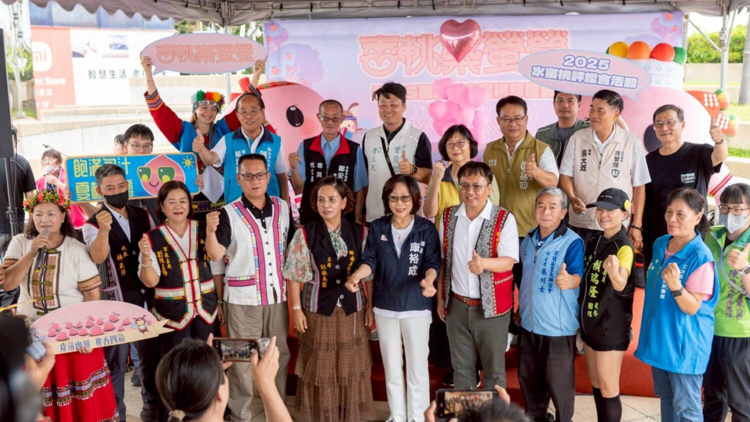 那瑪夏水蜜桃評鑑會高雄夢時代登場  議長力挺原鄉農產