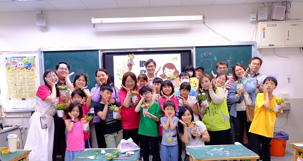 大溪瑞祥國小DIY母親節禮物 學童體驗插花樂趣