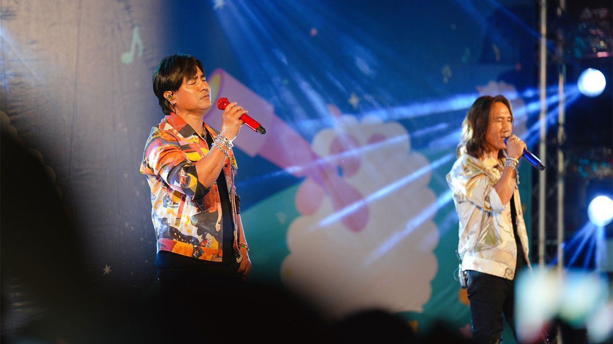 清境星空音樂趴 雨夜照樣嗨爆 動力火車熱唱全場沸騰 清境星空音樂趴 雨夜照樣嗨爆 動力火車熱唱全場沸騰