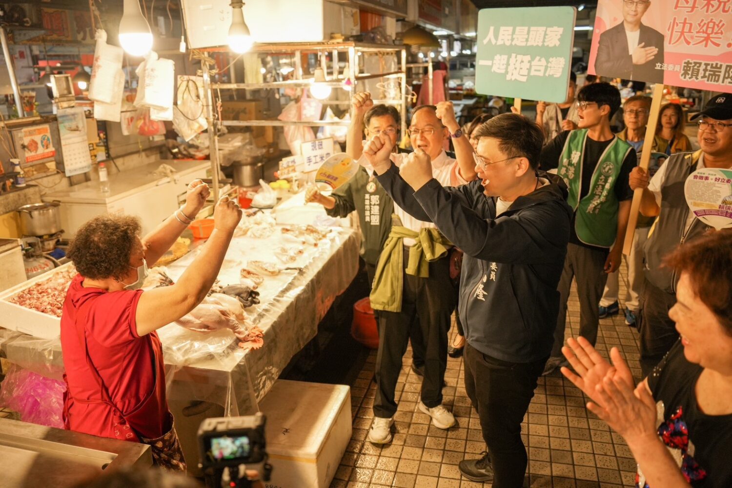 母親節王瑞德八度南下力挺賴瑞隆 高雄台灣一定要更好 母親節王瑞德八度南下力挺賴瑞隆 高雄台灣一定要更好