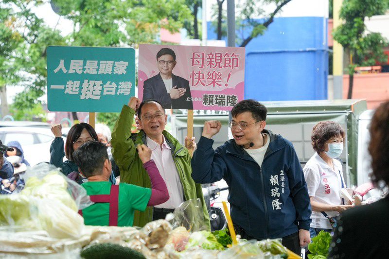 王瑞德母親節八度南下力挺賴瑞隆 高雄台灣一定要更好 王瑞德母親節八度南下力挺賴瑞隆 高雄台灣一定要更好