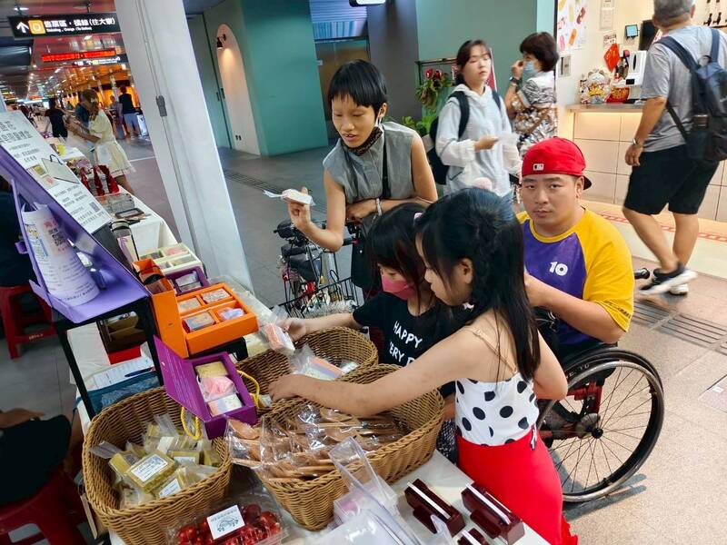 蕾特媽咪皂工坊參與 亮地方「幸福滿市集」 溫馨展攤獲得更多支持 蕾特媽咪皂工坊參與 亮地方「幸福滿市集」 溫馨展攤獲得更多支持