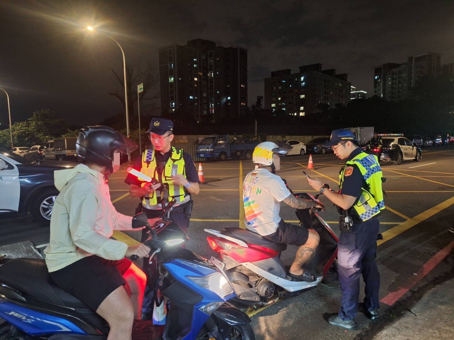 楊梅警加強取締3大違規 守護交通安全 楊梅警加強取締3大違規 守護交通安全