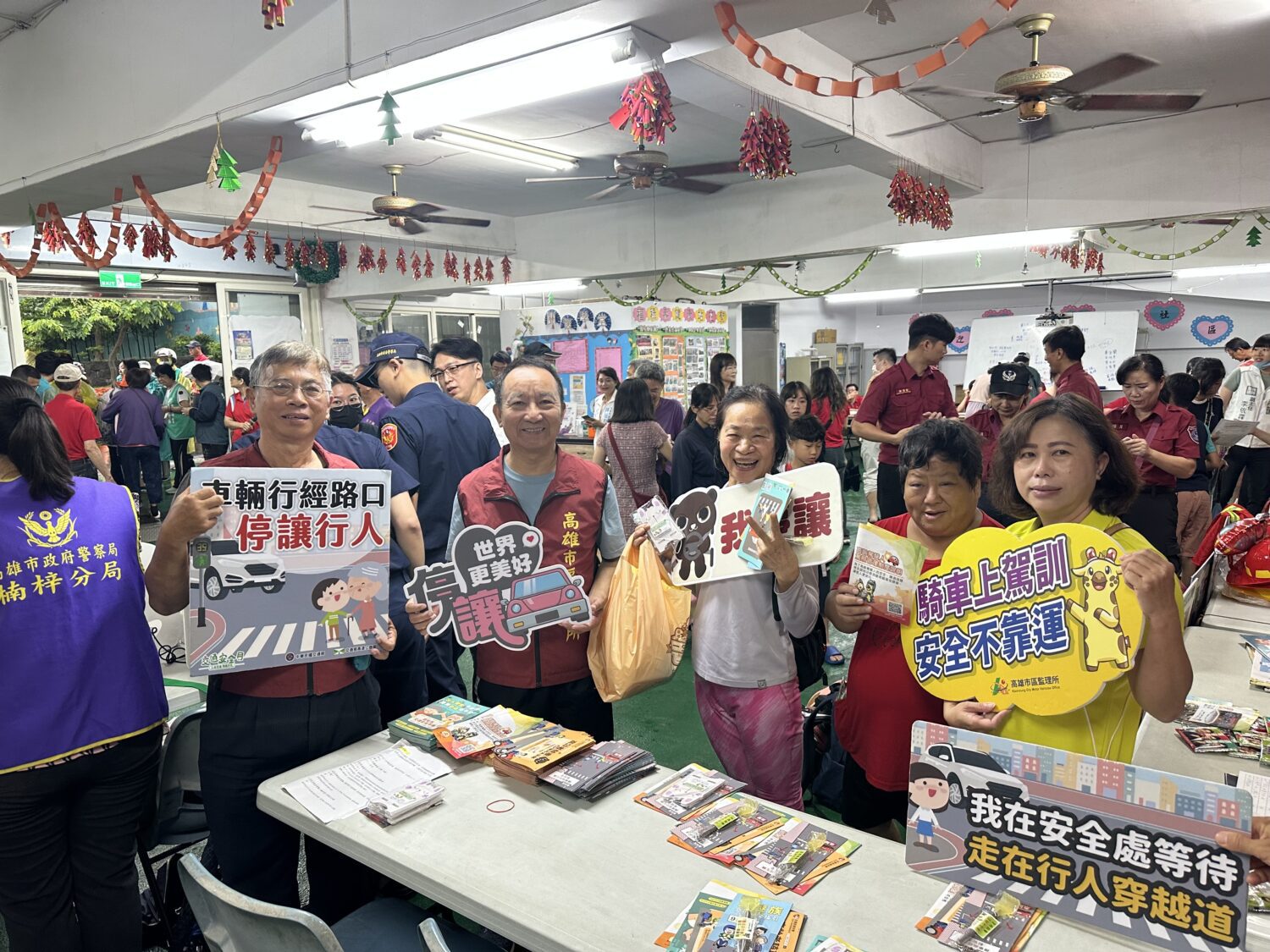 高雄市區監理所攜手里民「走」向交通平安行喜迎母親節