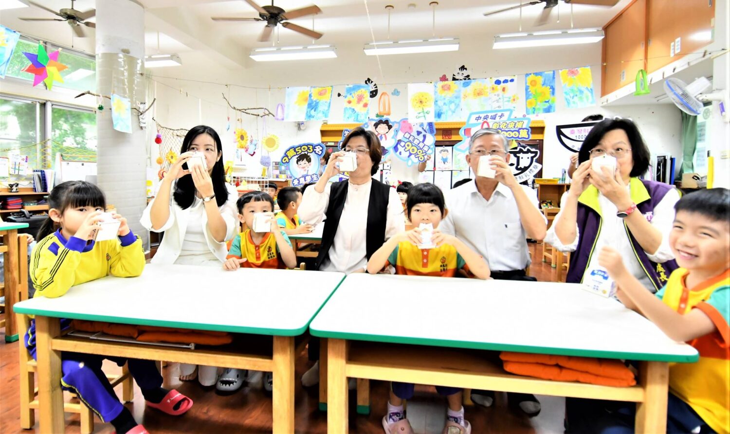 彰化「生生有鮮乳」學童笑CC 彰化「生生有鮮乳」學童笑CC