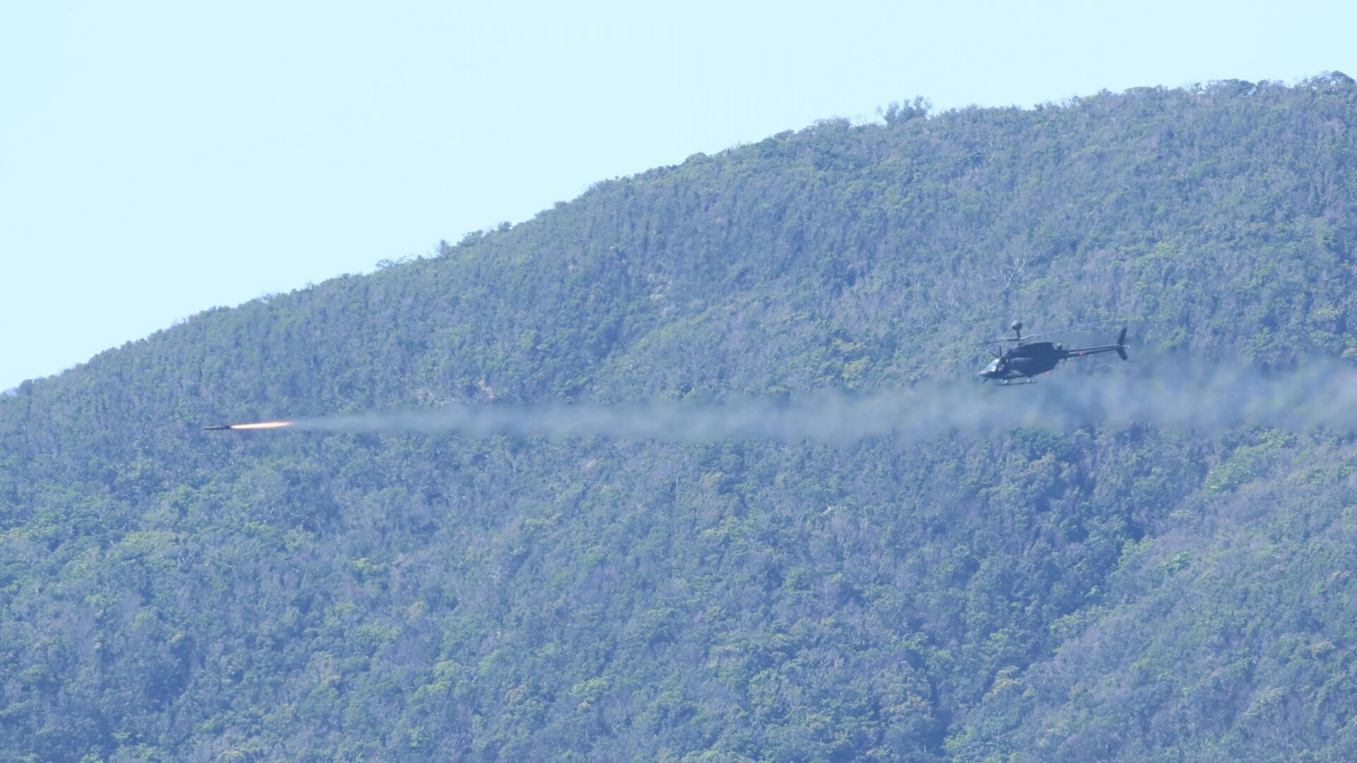 屏東九鵬「神鷹操演」阿帕契低空隱蔽挑戰8公里射程 屏東九鵬「神鷹操演」阿帕契低空隱蔽挑戰8公里射程
