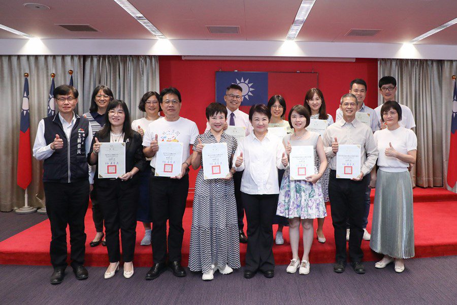 4度蟬聯全國第一!台中「閱讀教育績優」榮獲15大獎 市長親自頒獎表揚 4度蟬聯全國第一!台中「閱讀教育績優」榮獲15大獎 市長親自頒獎表揚