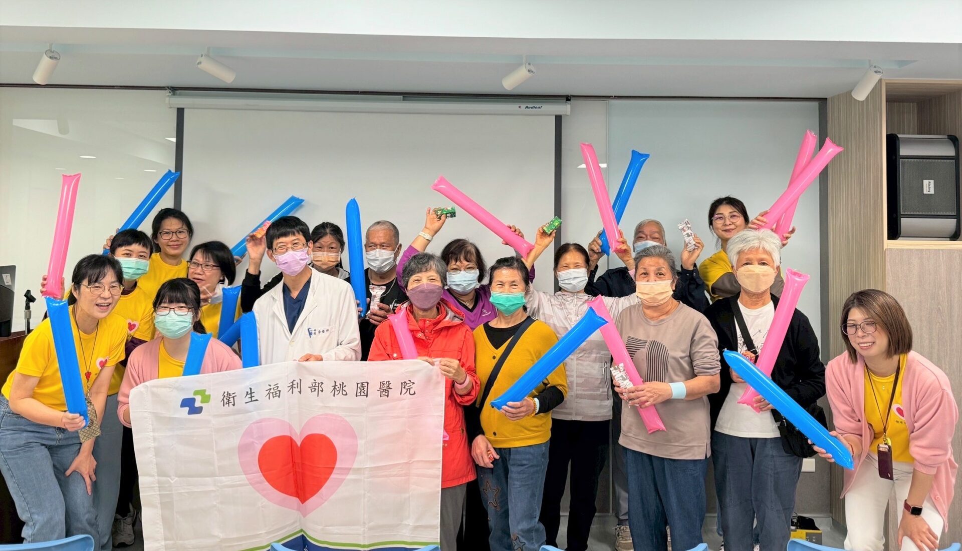 桃園醫院邀高齡糖友「動起來」 穩定血糖、預防肌少症 桃園醫院邀高齡糖友「動起來」 穩定血糖、預防肌少症