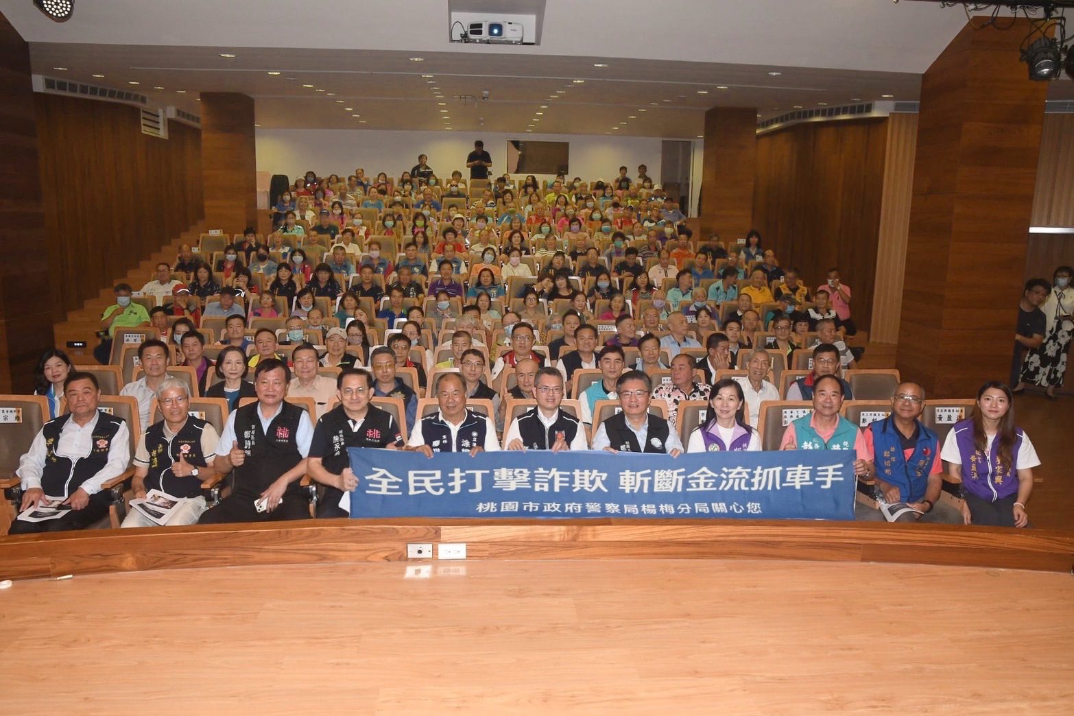 楊梅警社區治安會議強化反詐 邀前「豬仔」現身分享受騙經歷 楊梅警社區治安會議強化反詐 邀前「豬仔」現身分享受騙經歷