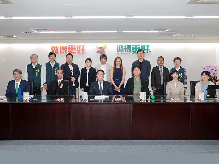 寺田議員獲頒台南榮譽市民證書 黃偉哲感謝深化台日交流 寺田議員獲頒台南榮譽市民證書 黃偉哲感謝深化台日交流