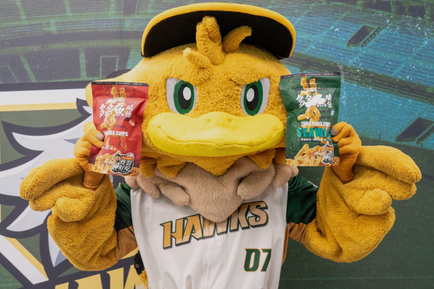 魚饌食 × 台鋼雄鷹首度合作！吉祥物TAKAO和美味魚脆條登場「南人祭」