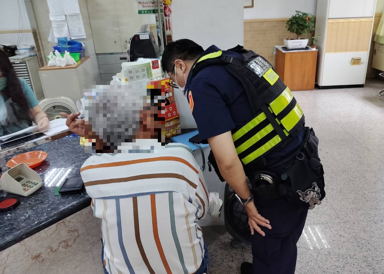 誤中假投資真詐財陷阱 民權警保住老翁十萬元 誤中假投資真詐財陷阱 民權警保住老翁十萬元