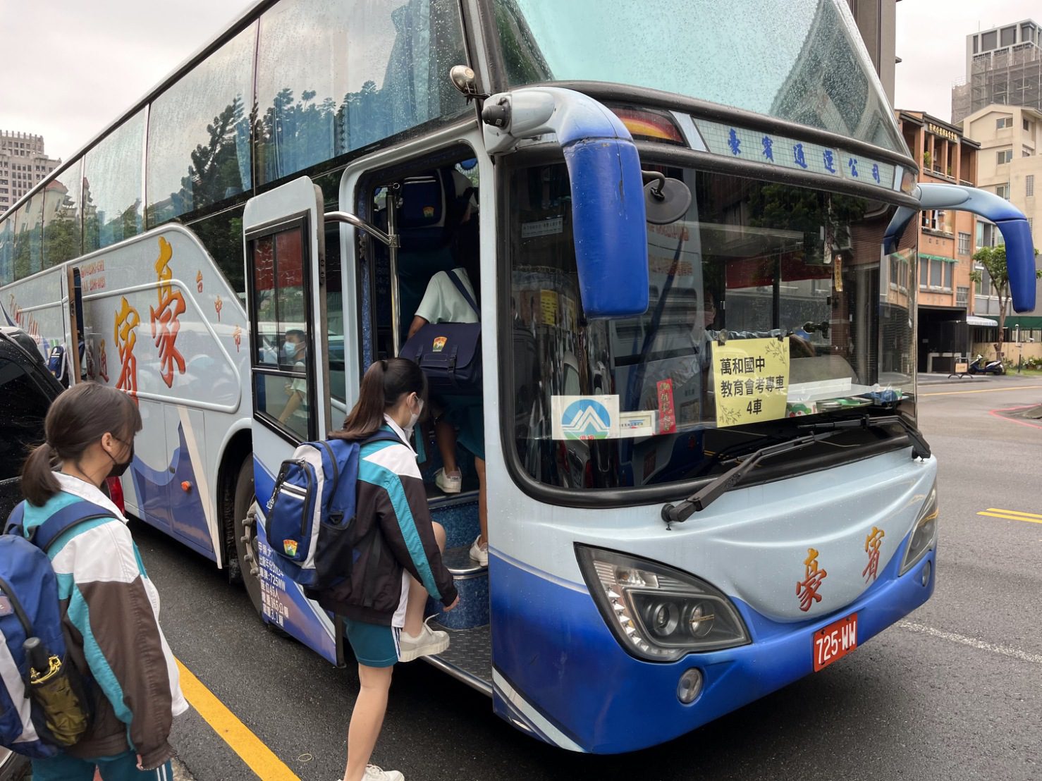 六都首創!中市會考專車受好評 今年再增車次逾7千考生受惠 六都首創!中市會考專車受好評 今年再增車次逾7千考生受惠