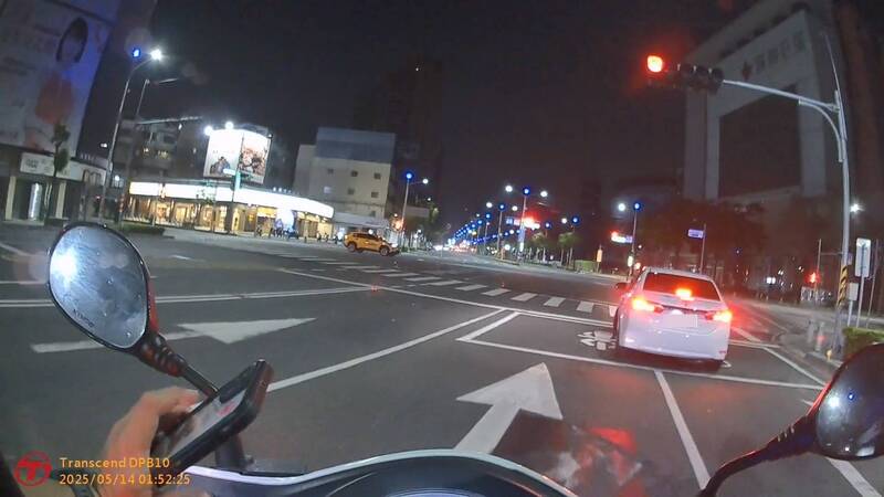 左營警深夜攔查交通違規 查獲毒品及五條通 左營警深夜攔查交通違規 查獲毒品及五條通