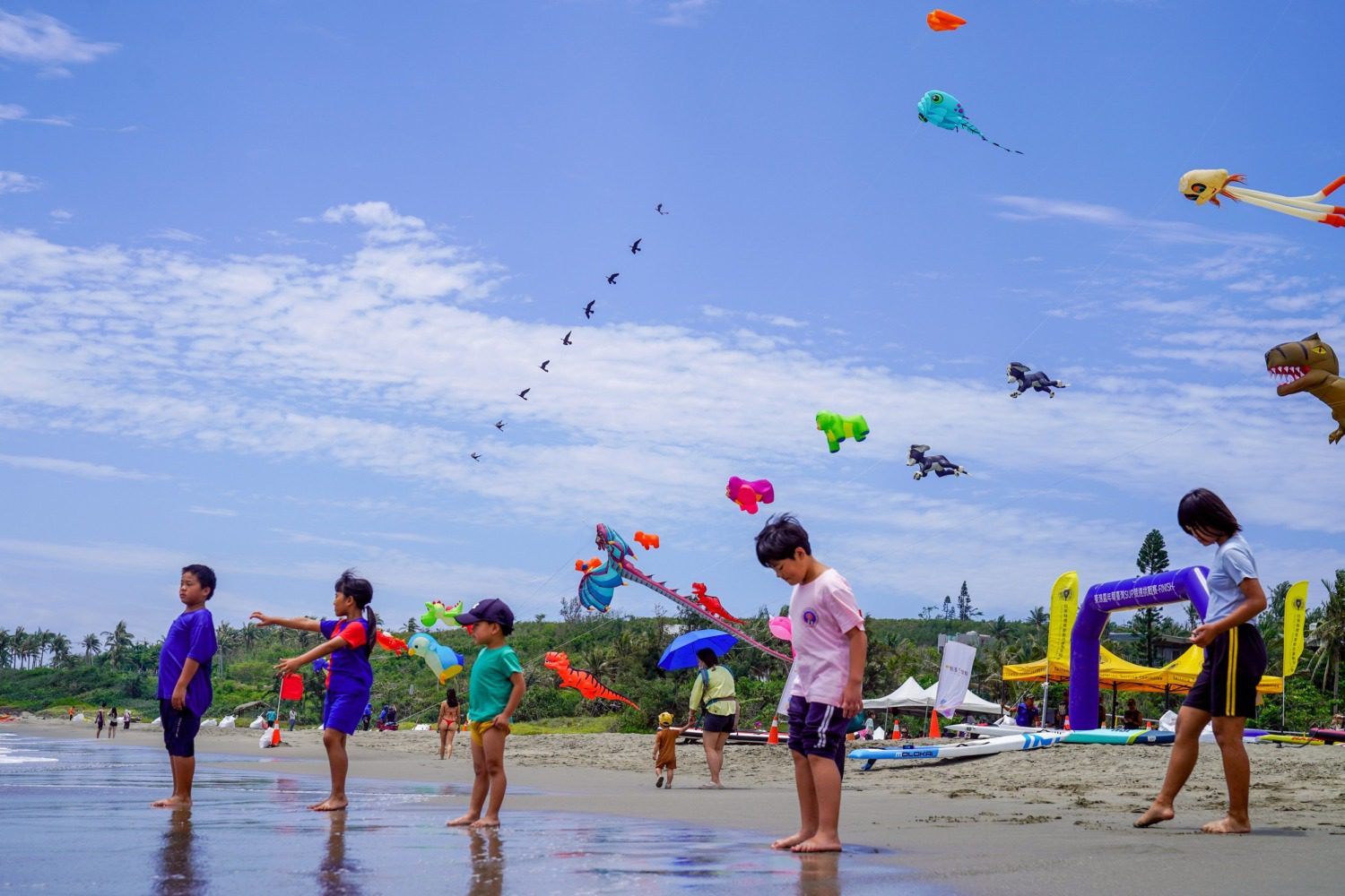 東浪嘉年華搭接駁車送飲品 讓你開心暢飲享受金曲歌王歌后歡唱