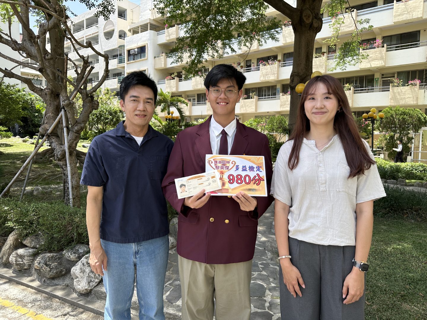 中山工商積極多元語言學習成果佳  應英科黎英傑多益成績近滿分