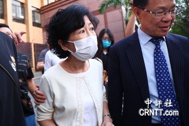 陳佩琪淚望柯文哲　黃國昌與律師團會商