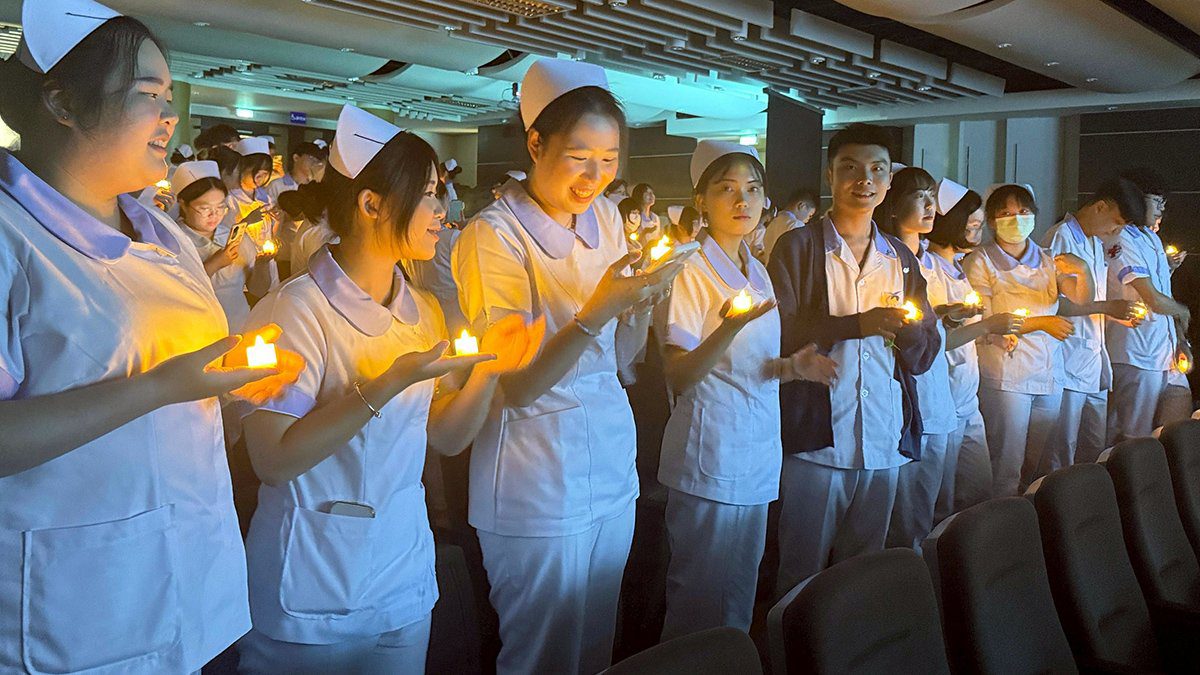 中臺科技大學護理學院舉辦傳光加冠典禮　學子正式啟程守護健康使命