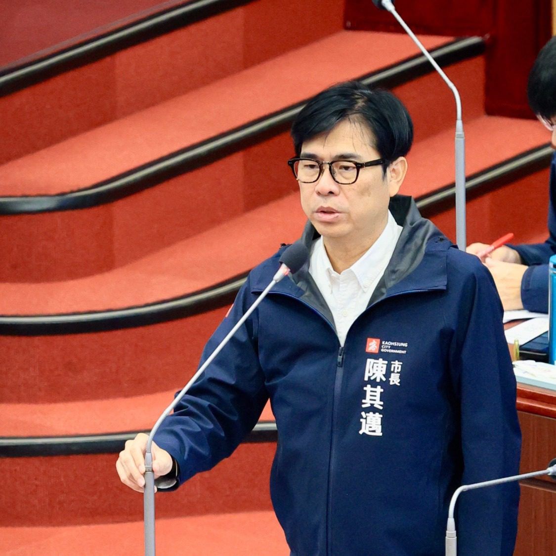 議員暗諷修樹配合選舉看板  陳其邁：將檢討程序拆違規廣告