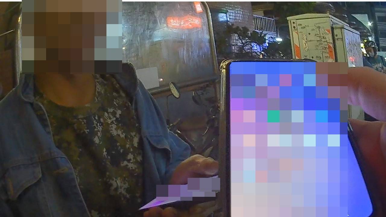 【有片】泰籍移工見警閃躲露餡 芳香劑瓶蓋藏毒當場遭逮 【有片】泰籍移工見警閃躲露餡 芳香劑瓶蓋藏毒當場遭逮