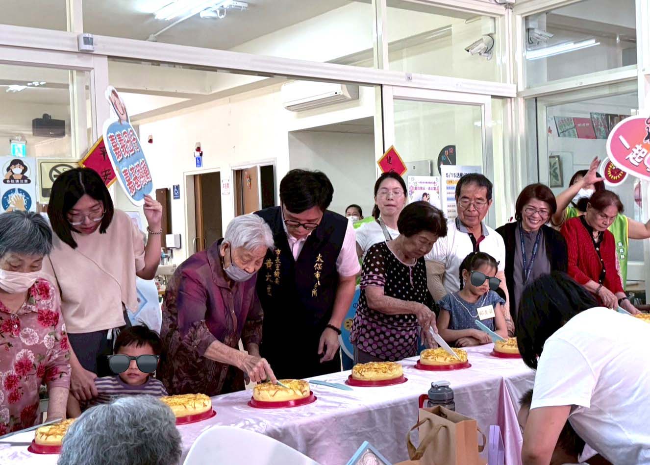 指尖傳愛、世代共融 嘉基太保日照中心母親節活動溫馨登場 指尖傳愛、世代共融 嘉基太保日照中心母親節活動溫馨登場