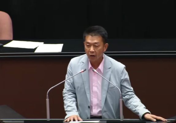 諷國民黨1+1=2要不要公投? 許智傑舉數據嗆朱立倫不敢上街連署 諷國民黨1+1=2要不要公投? 許智傑舉數據嗆朱立倫不敢上街連署