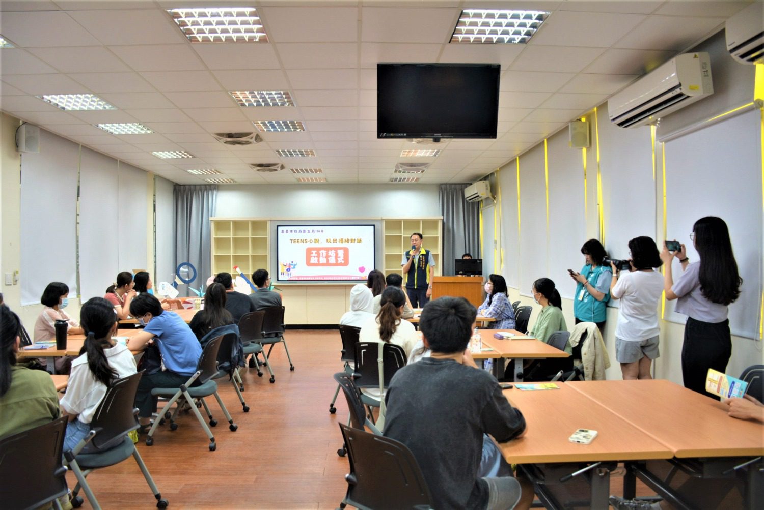 助青少年自我探索 情緒對話從TEENS心說 助青少年自我探索 情緒對話從TEENS心說