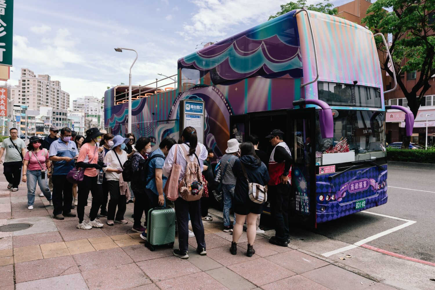 「高雄懷舊・記憶探尋」雙層巴士溫馨5月加碼登場