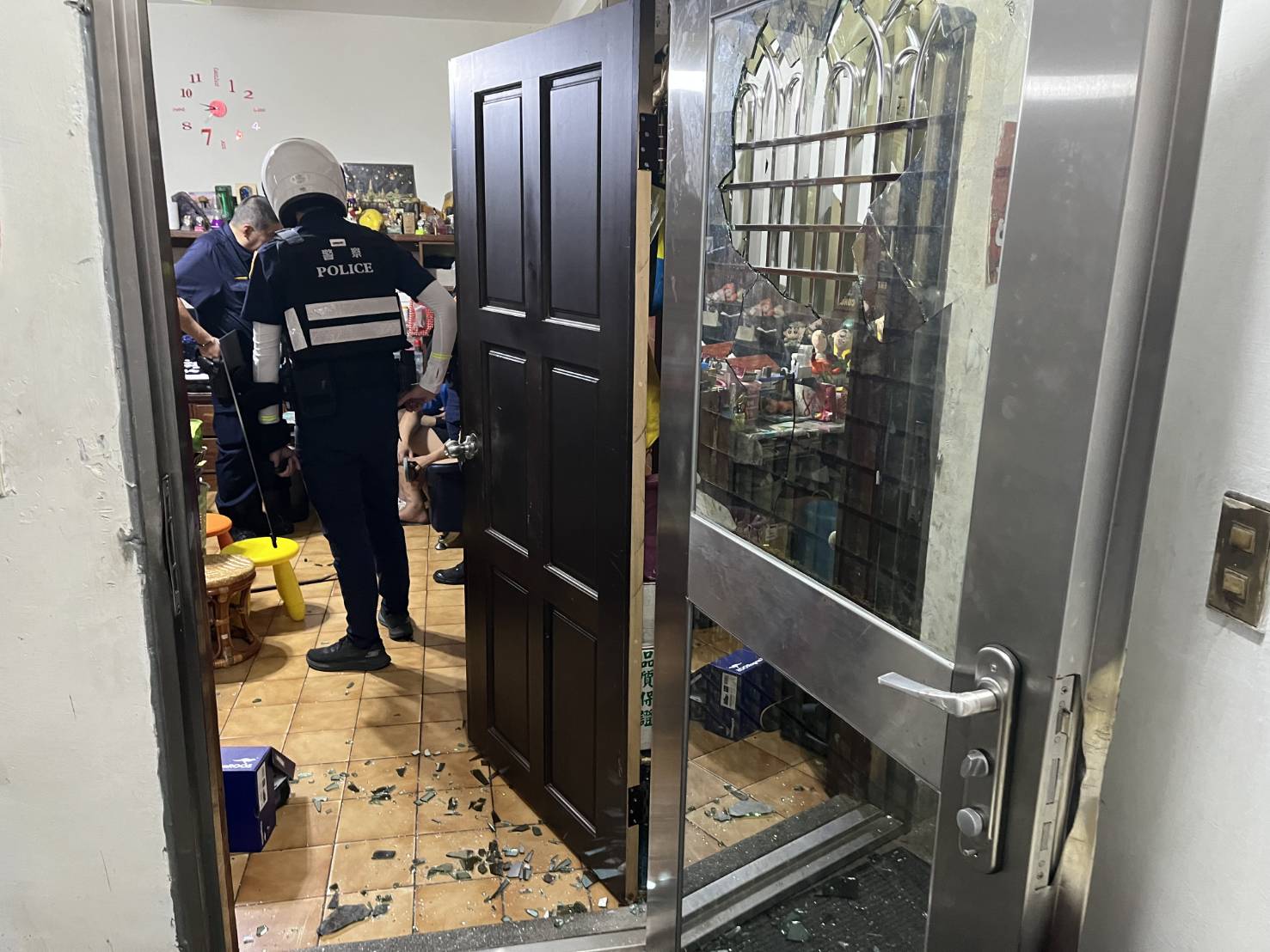 3男因糾紛竟公然持槍闖屋 桃警攻堅逮人查獲槍毒