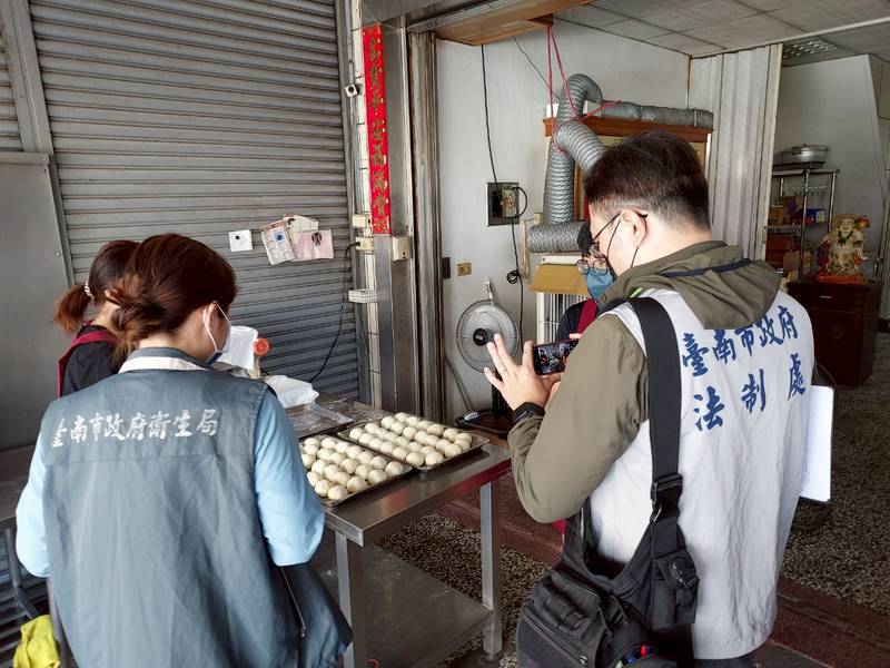 網傳水煎包店衛生疑慮 南市衛生局說明稽查結果 網傳水煎包店衛生疑慮 南市衛生局說明稽查結果