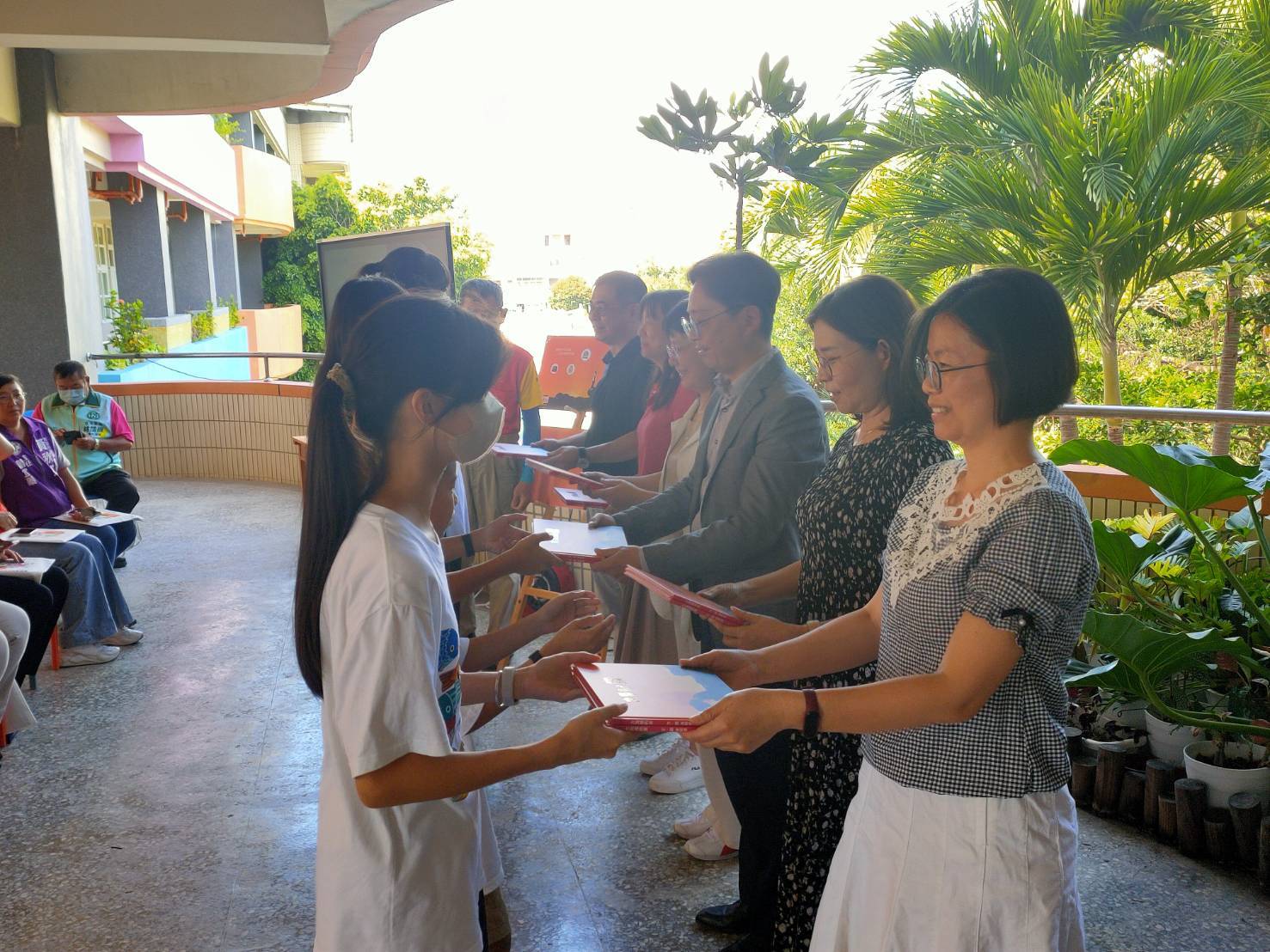 《大海裡的家》新書發表會 海委會攜手蚵寮國民小學挖掘水下的故鄉 《大海裡的家》新書發表會 海委會攜手蚵寮國民小學挖掘水下的故鄉