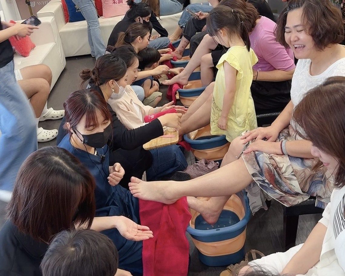 漾新聞|感動母親的溫熱儀式!白璧沐足活動秒殺額滿 漾新聞|感動母親的溫熱儀式!白璧沐足活動秒殺額滿