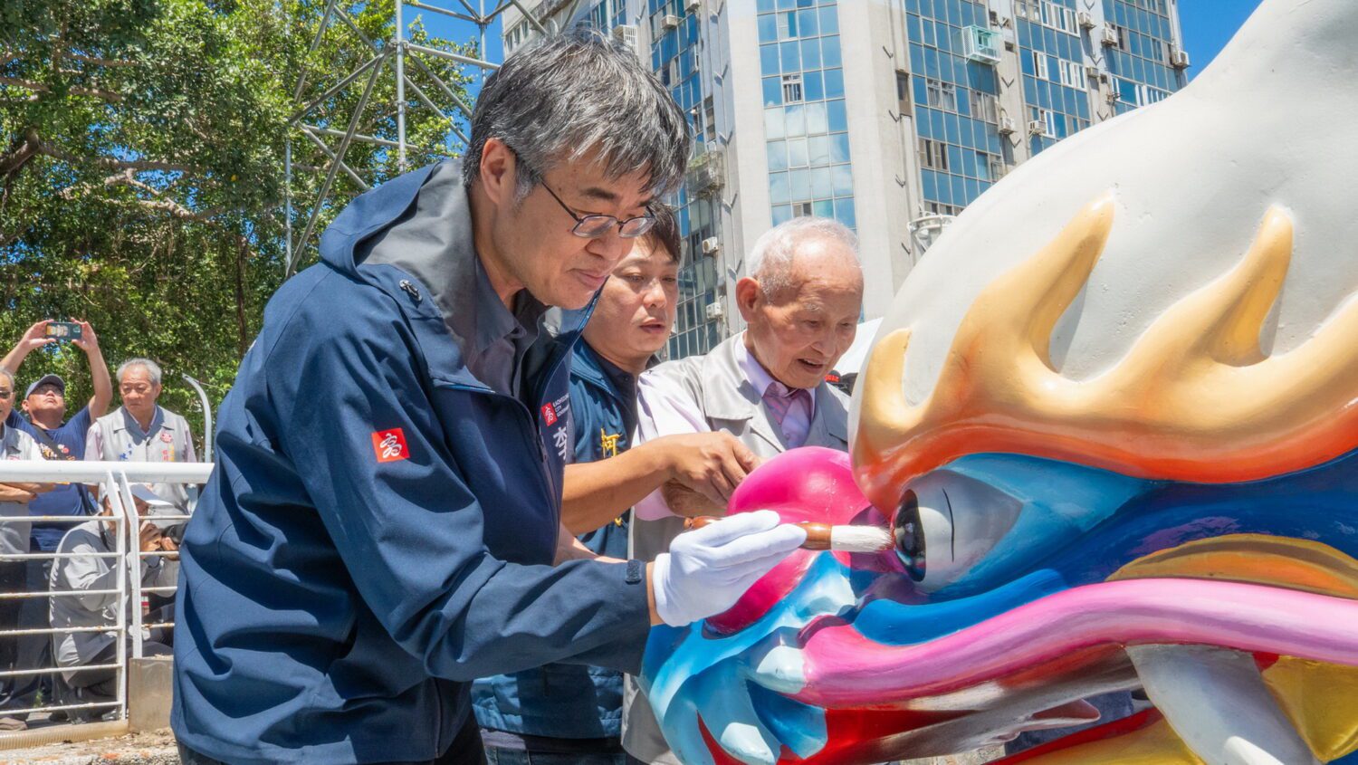 李懷仁副市長主持龍舟點睛 高雄龍舟162隊爭奪龍王寶座 李懷仁副市長主持龍舟點睛 高雄龍舟162隊爭奪龍王寶座