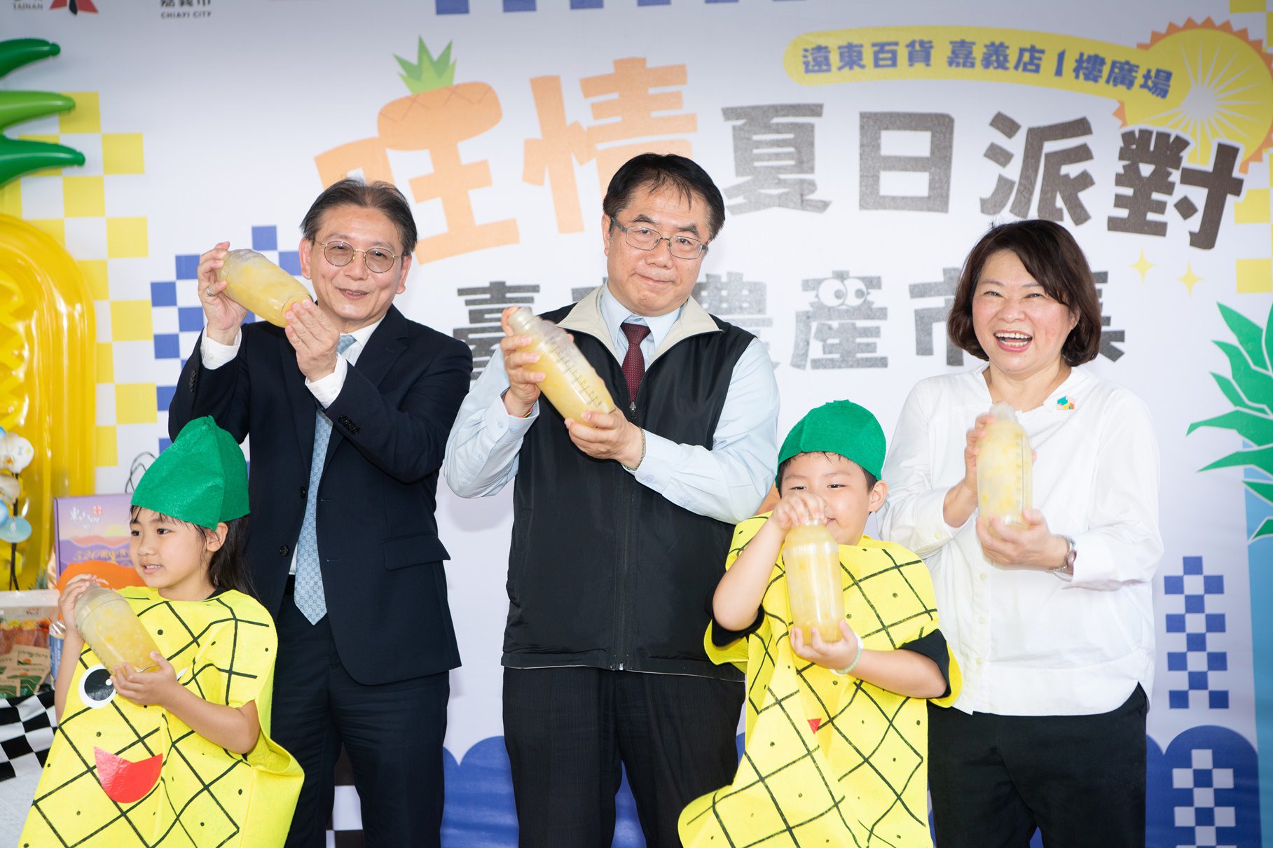 旺情夏日農產趴 黃偉哲、黃敏惠現場調飲送清涼 旺情夏日農產趴 黃偉哲、黃敏惠現場調飲送清涼