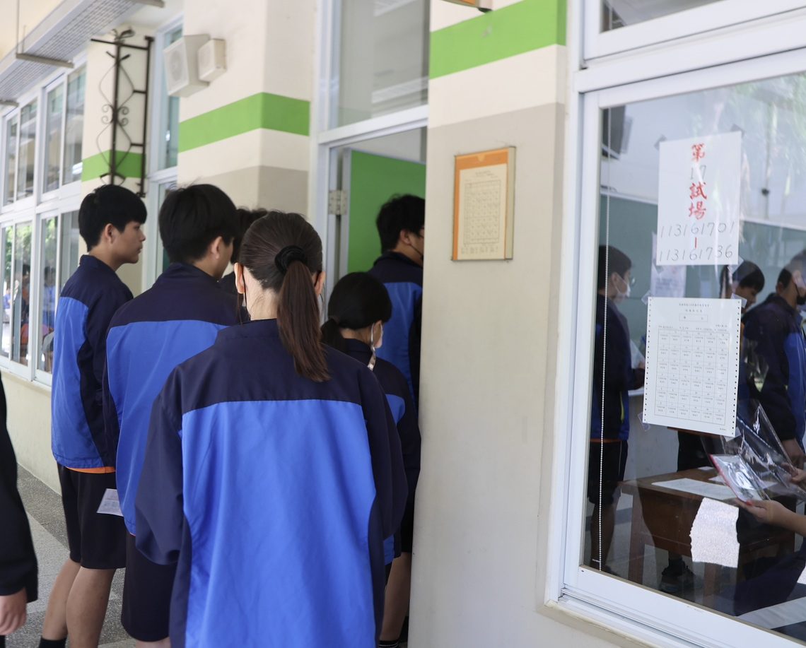 漾新聞|國中會考數學題長圖表數據多 考生:閱讀力才是致勝關鍵 漾新聞|國中會考數學題長圖表數據多 考生:閱讀力才是致勝關鍵