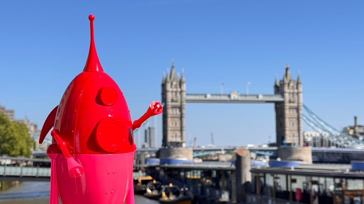 台灣藝術家廖迎晰倫敦街頭展開無聲快閃 以粉紅雕塑展開「我曾來過」的溫柔對話 台灣藝術家廖迎晰倫敦街頭展開無聲快閃 以粉紅雕塑展開「我曾來過」的溫柔對話