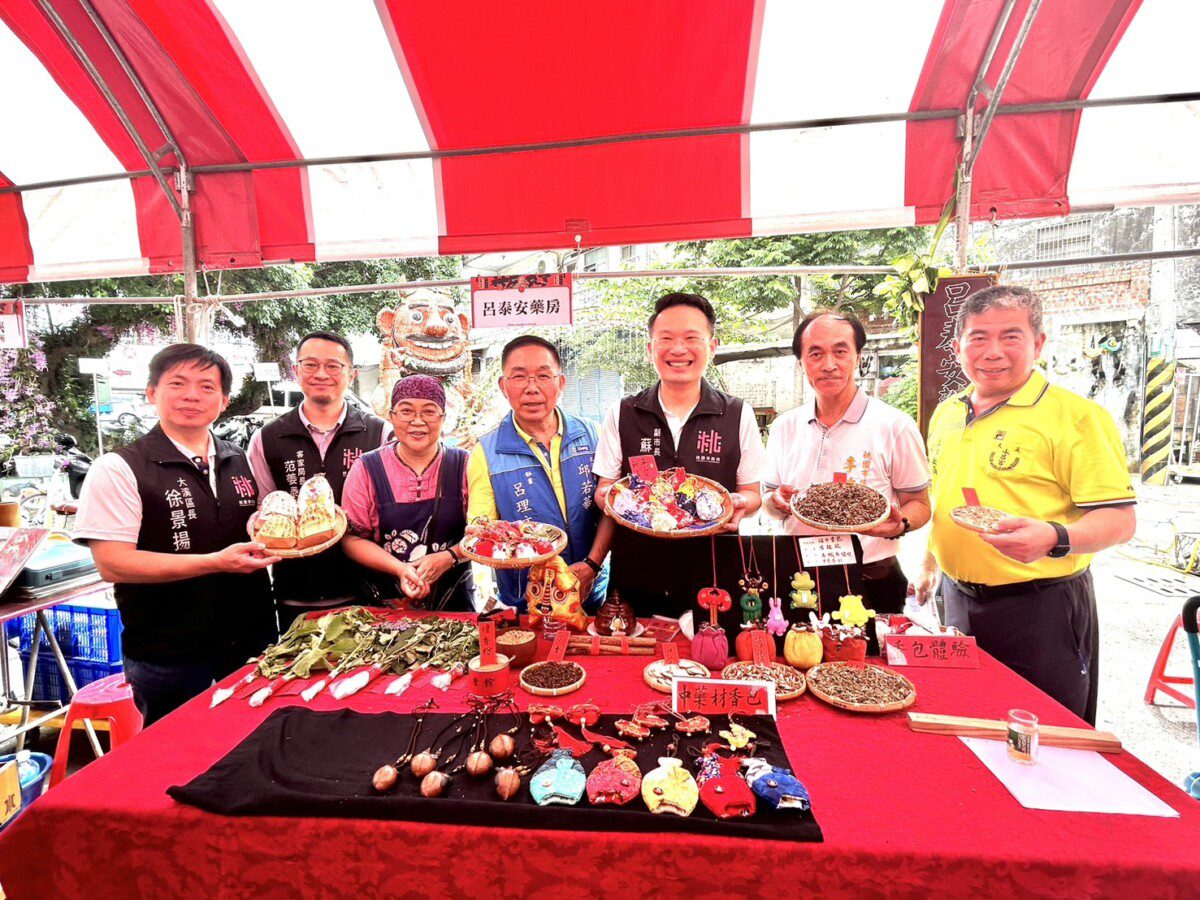 大溪神農文化祭啟動 蘇俊賓副市長秀順口溜 大溪處處有好神 月月有好事 大溪神農文化祭啟動 蘇俊賓副市長秀順口溜 大溪處處有好神 月月有好事