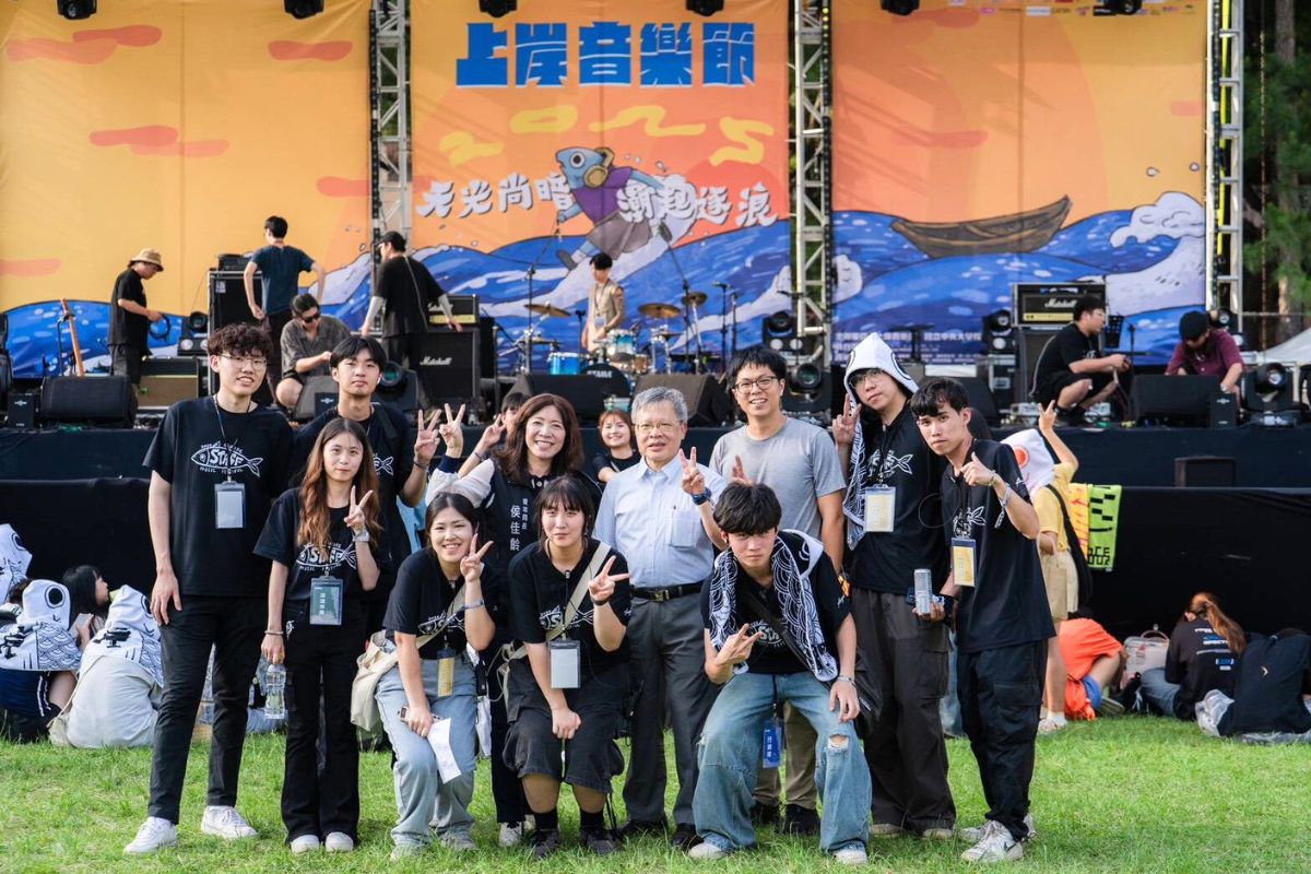 中央大學「上岸音樂節」熱鬧登場 27組樂團接力開唱 中央大學「上岸音樂節」熱鬧登場 27組樂團接力開唱