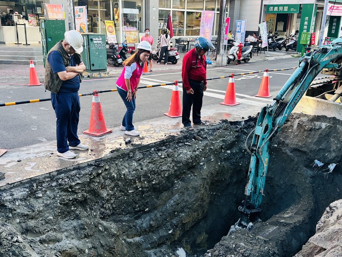 漾新聞|五甲突停水2萬戶受影響 李雅靜緊急出手救援 漾新聞|五甲突停水2萬戶受影響 李雅靜緊急出手救援