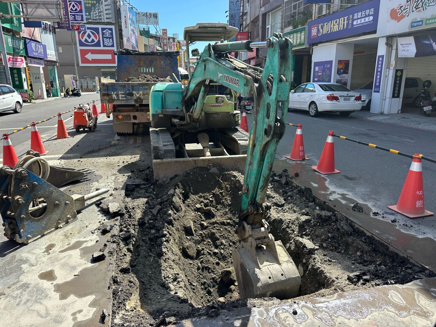 五甲突然停水 李雅靜呼籲加速汰換老舊管線 並緊急協調水車支援 五甲突然停水 李雅靜呼籲加速汰換老舊管線 並緊急協調水車支援