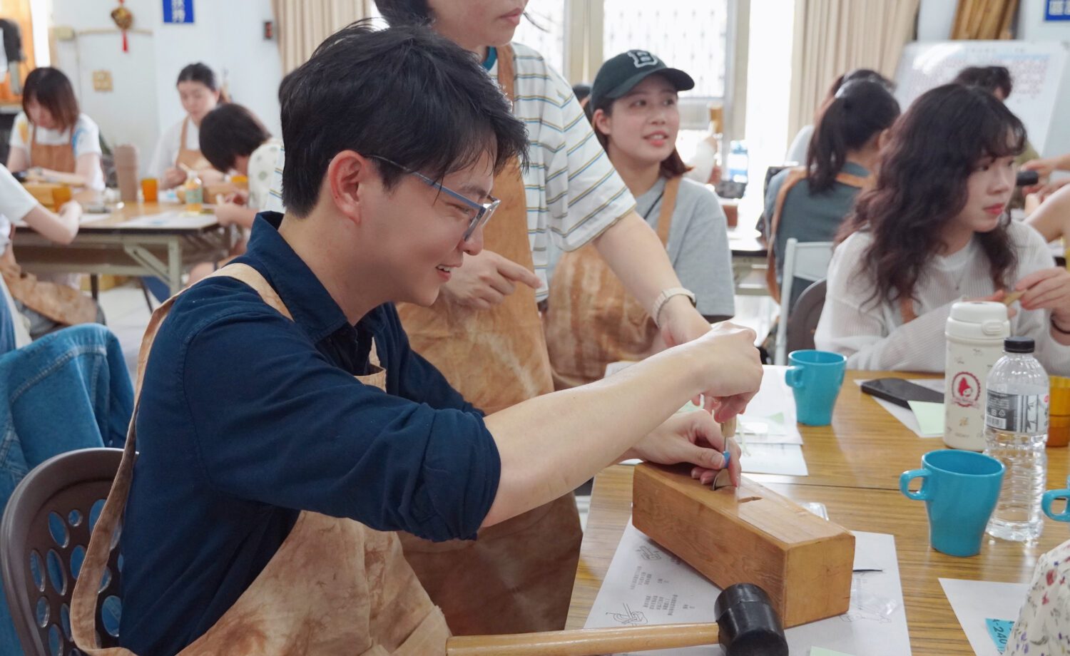 旗山不只香蕉竟有荔枝! 高市青年局結合農業與文創 南勝社區成青年探索地方創生新據點 旗山不只香蕉竟有荔枝! 高市青年局結合農業與文創 南勝社區成青年探索地方創生新據點