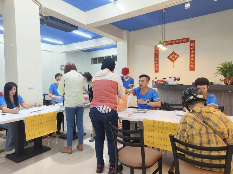 大唐風華傳愛列車再度啟動 贈3200顆福慧圓滿餅溫暖中低收入戶 大唐風華傳愛列車再度啟動 贈3200顆福慧圓滿餅溫暖中低收入戶