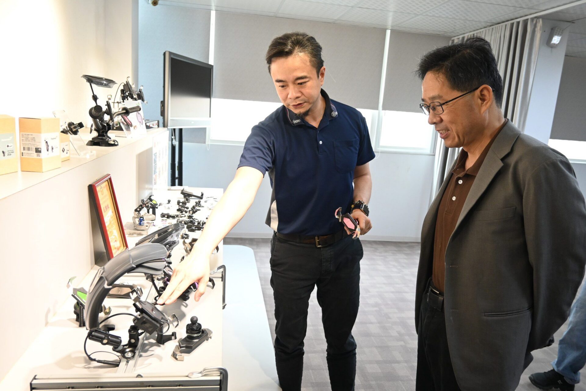 從夾鉗起家到磁浮創新！台中君宇企業展現MIT實力　經發局長肯定創造傳統五金第二生命