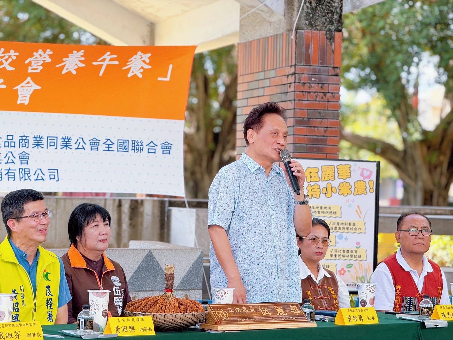 出席「學校營養午餐推廣國產部落小米」啟用儀式 原民會曾智勇主委期許小米文化在孩子的味蕾中傳承 出席「學校營養午餐推廣國產部落小米」啟用儀式 原民會曾智勇主委期許小米文化在孩子的味蕾中傳承