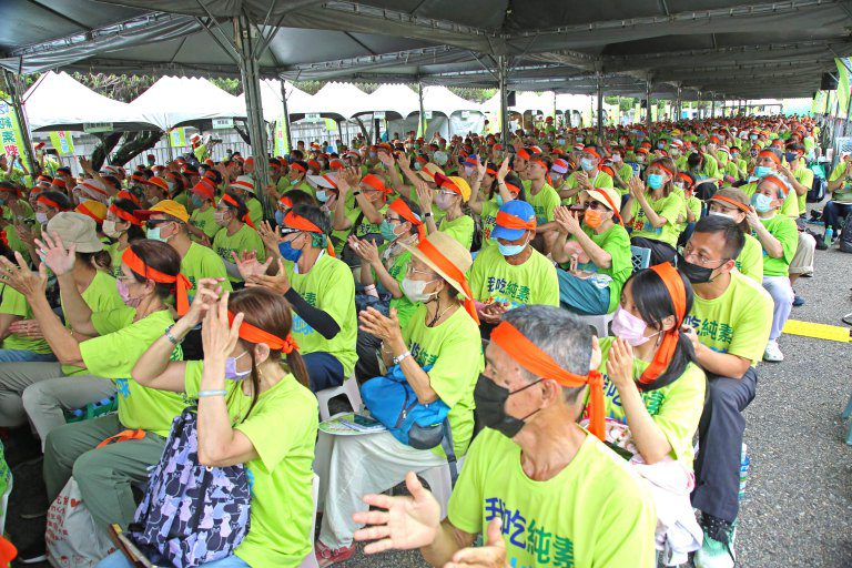 「純素國策行動」千人靜坐凱道 遞交請願書至總統府盡速推動全民純素飲食 「純素國策行動」千人靜坐凱道 遞交請願書至總統府盡速推動全民純素飲食