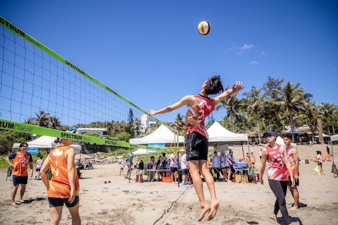 「2025東浪嘉年華」熱力引爆台東海濱 雨中音浪不歇、5萬人共舞創新高 「2025東浪嘉年華」熱力引爆台東海濱 雨中音浪不歇、5萬人共舞創新高